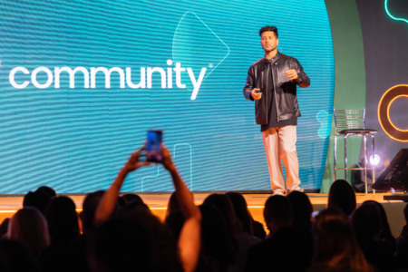 “Conteúdo é o novo inglês”, afirma Fabio Duarte, CEO da Community Creators Academy, ao defender que a fluência em comunicação digital deixou de ser diferencial para se tornar pré-requisito competitivo. Imagem: Divulgação “Conteúdo é o novo inglês”, afirma Fabio Duarte, CEO da Community Creators Academy, ao defender que a fluência em comunicação digital deixou de ser diferencial para se tornar pré-requisito competitivo. Imagem: Divulgação