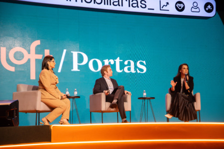 As advogadas Raquel Queiroz e Maria Carolina Gontijo, em conversa com Jon Bergamo, vice-presidente Jurídico da Loft; reforma tributária traz oportunidades para imobiliárias
As advogadas Raquel Queiroz e Maria Carolina Gontijo, em conversa com Jon Bergamo, vice-presidente Jurídico da Loft; reforma tributária traz oportunidades para imobiliárias
