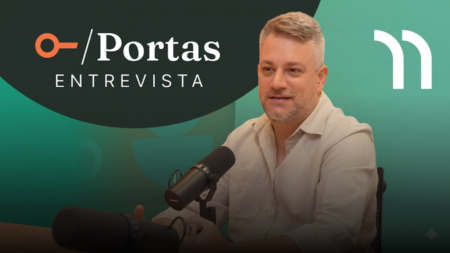 Gustavo Justo participa do podcast Portas Entrevista discutindo estratégias de marketing imobiliário, construção de marca e relacionamento com a comunidade. Gustavo Justo participa do podcast Portas Entrevista discutindo estratégias de marketing imobiliário, construção de marca e relacionamento com a comunidade.