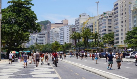 VGV dos lançamentos de alto padrão e luxo caiu 50,3% no Rio, mas vendas seguem aquecidas e o metro quadrado chega a R$ 33,4 mil. VGV dos lançamentos de alto padrão e luxo caiu 50,3% no Rio, mas vendas seguem aquecidas e o metro quadrado chega a R$ 33,4 mil.