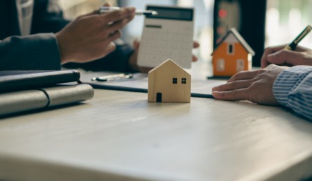 O tempo de espera, os descontos e a precificação podem influenciar a venda de imóveis e ampliar a relevância das imobiliárias O tempo de espera, os descontos e a precificação podem influenciar a venda de imóveis e ampliar a relevância das imobiliárias