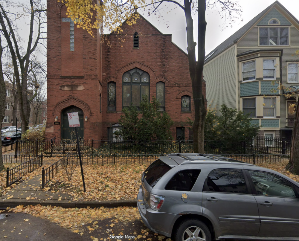 Fachada da antiga igreja luterana de 1913 na W. Cornelia Ave, em Chicago, hoje residência de Joe Partipilo Fachada da antiga igreja luterana de 1913 na W. Cornelia Ave, em Chicago, hoje residência de Joe Partipilo