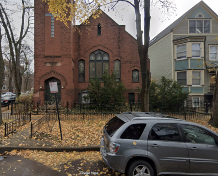 Fachada da antiga igreja luterana de 1913 na W. Cornelia Ave, em Chicago, hoje residência de Joe Partipilo Fachada da antiga igreja luterana de 1913 na W. Cornelia Ave, em Chicago, hoje residência de Joe Partipilo