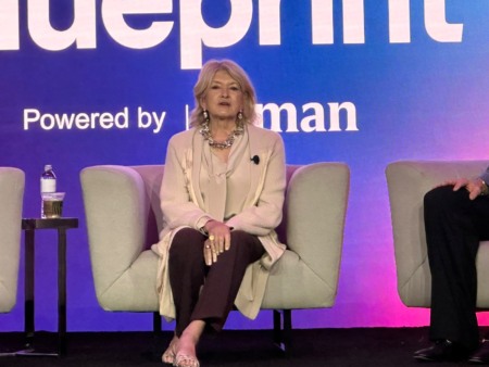 Martha Stewart em painel sobre o aplicativo de inteligência artificial Hint Martha Stewart em painel sobre o aplicativo de inteligência artificial Hint