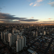 Mesmo com acomodação na média, metro quadrado em SP ainda sobe com intensidade em bairros específicos Mesmo com acomodação na média, metro quadrado em SP ainda sobe com intensidade em bairros específicos