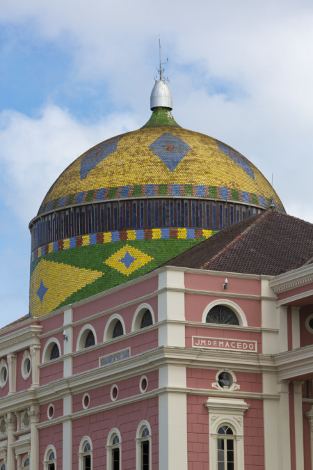 Cúpula colorida do Teatro Amazonas em Manaus Cúpula colorida do Teatro Amazonas em Manaus