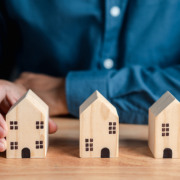 Crédito mais restritivo, alta nos distratos e estoque recorde indicam possível desaceleração do Minha Casa, Minha Vida em 2027. Crédito mais restritivo, alta nos distratos e estoque recorde indicam possível desaceleração do Minha Casa, Minha Vida em 2027.