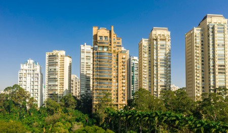 Edifício residencial de alto padrão em bairro nobre de São Paulo, com arquitetura contemporânea. Edifício residencial de alto padrão em bairro nobre de São Paulo, com arquitetura contemporânea.
