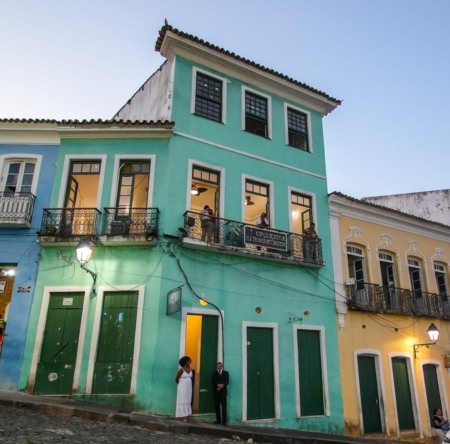 Fachada da Casa da Ponte, casarão restaurado do século 18 no Pelourinho, em Salvador, sede da Orquestra Afrosinfônica Fachada da Casa da Ponte, casarão restaurado do século 18 no Pelourinho, em Salvador, sede da Orquestra Afrosinfônica