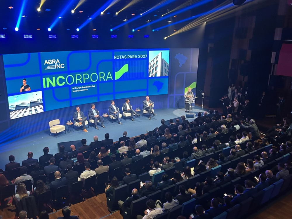 Painel com representantes do setor da construção civil no 9º Fórum Brasileiro das Incorporadoras (Abrainc Incorpora), evento onde o ministro da Fazenda discutiu ajuste fiscal e financiamento habitacional Painel com representantes do setor da construção civil no 9º Fórum Brasileiro das Incorporadoras (Abrainc Incorpora), evento onde o ministro da Fazenda discutiu ajuste fiscal e financiamento habitacional