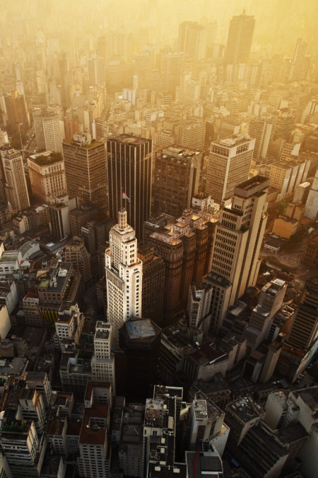 Vista aérea de prédios no centro de São Paulo ao entardecer Vista aérea de prédios no centro de São Paulo ao entardecer